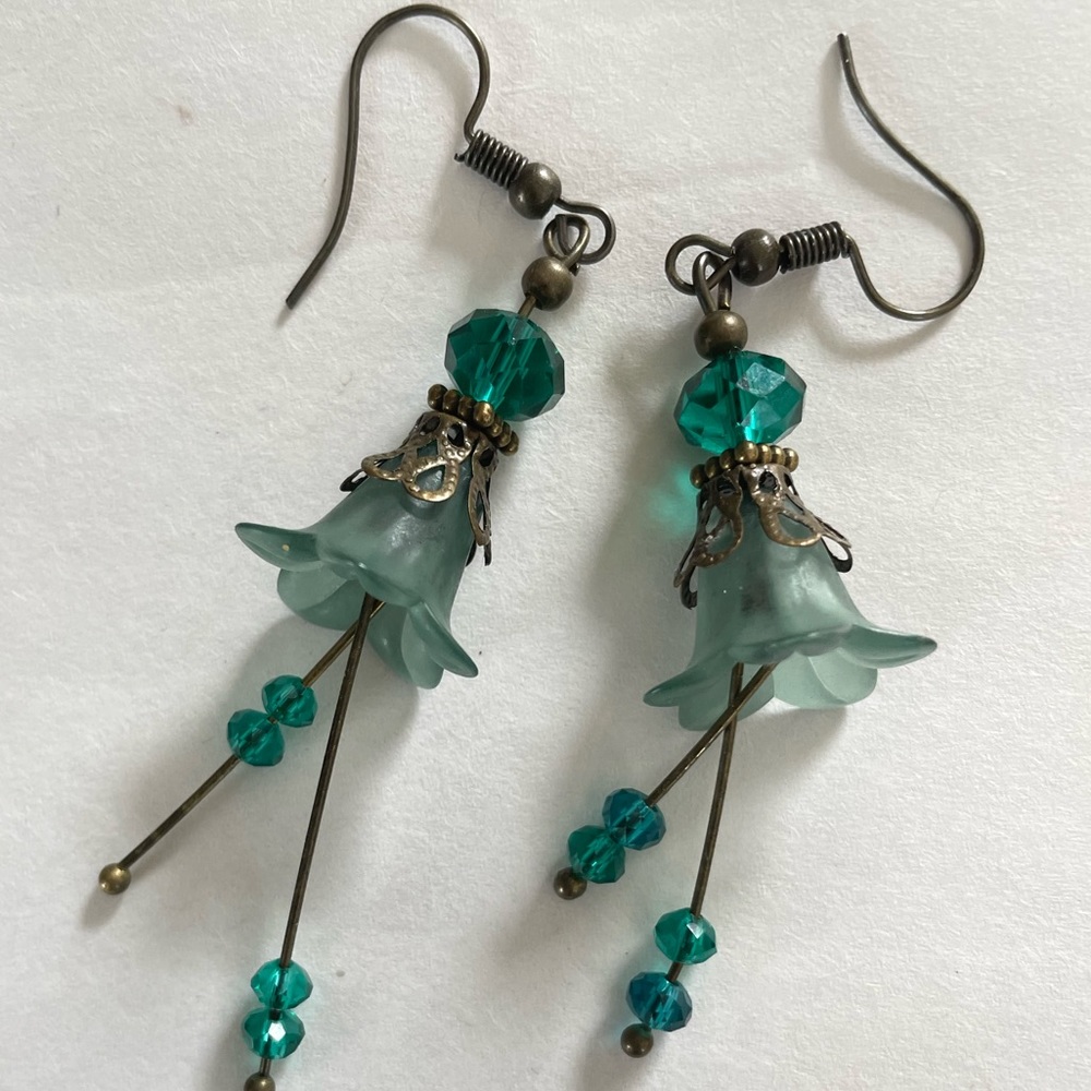 Dangling chandelier earrings. Handmade. Light weight. Excellent condition.
